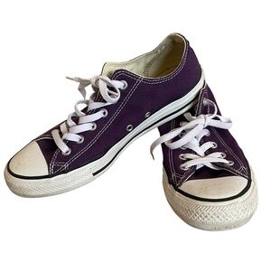 Converse Low Top Canvas Purple Unisex Sneakers Men’s Size7/Women’s Size 9